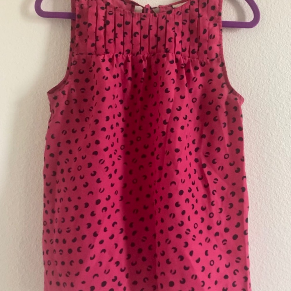 Pink/black sleeveless top.
